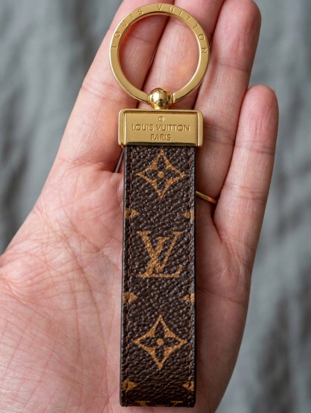 NO BOX 🟤 Brown Monogram Key Chain Strap